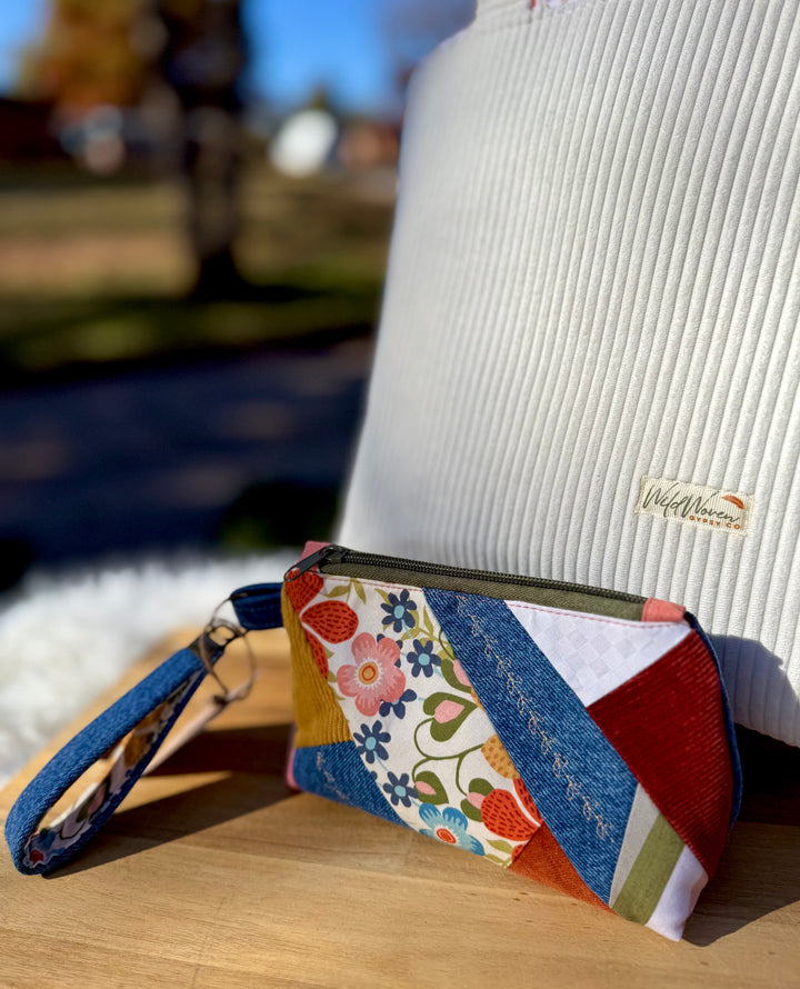 Lizzy-Wristlet Pouch