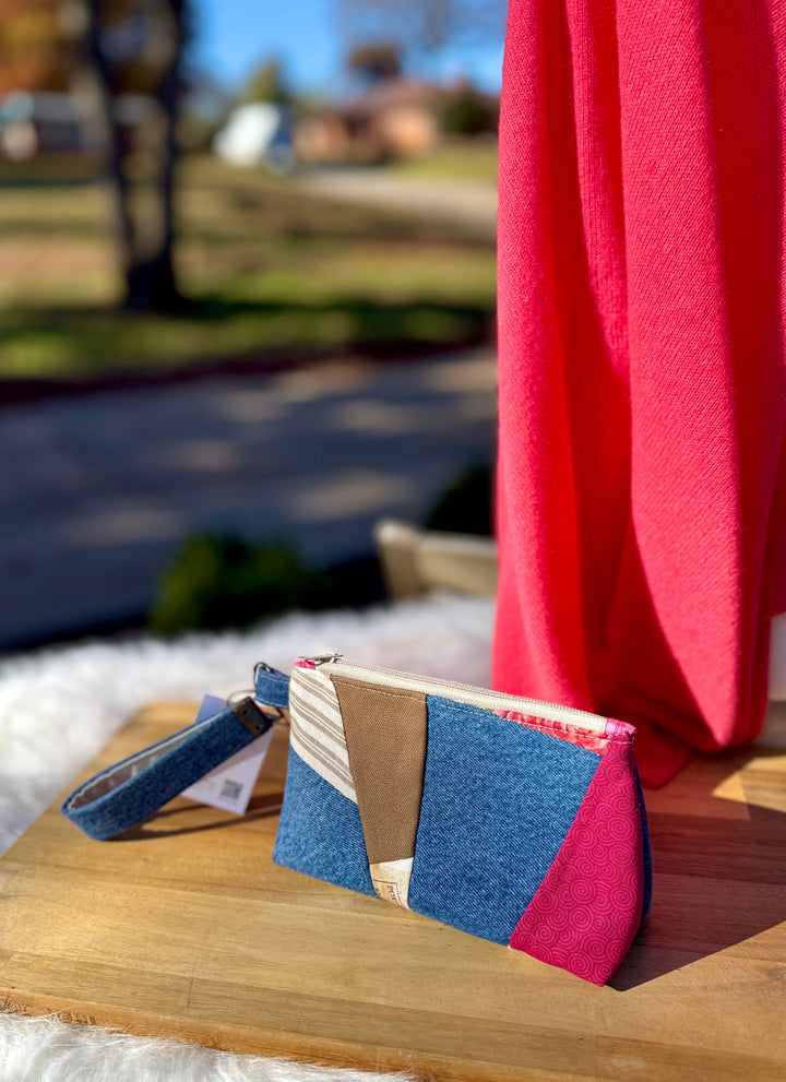 Lizzy-Wristlet Pouch